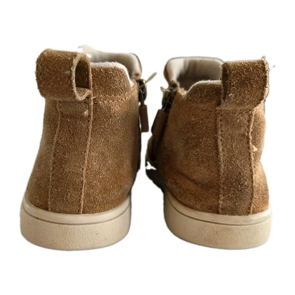 UGG convenient durable everyday
